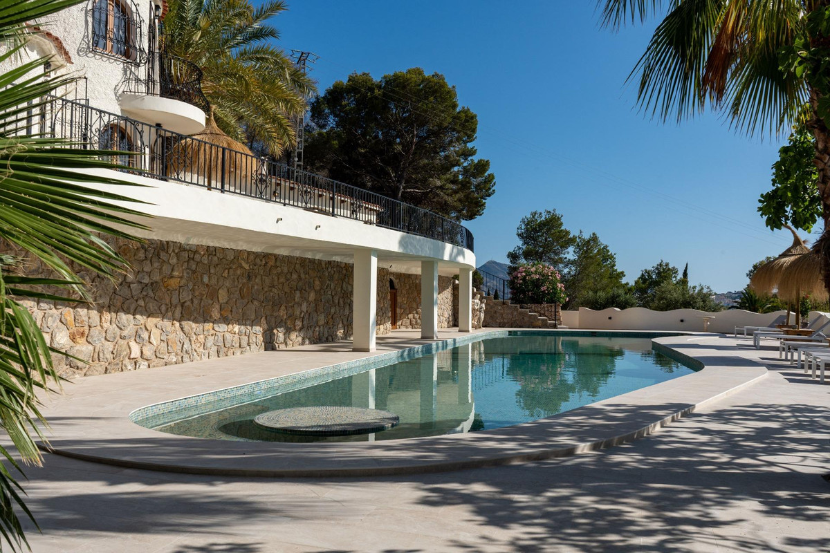 11 Bed Townhouse for sale in Altea Costa Blanca, Alicante, Spain