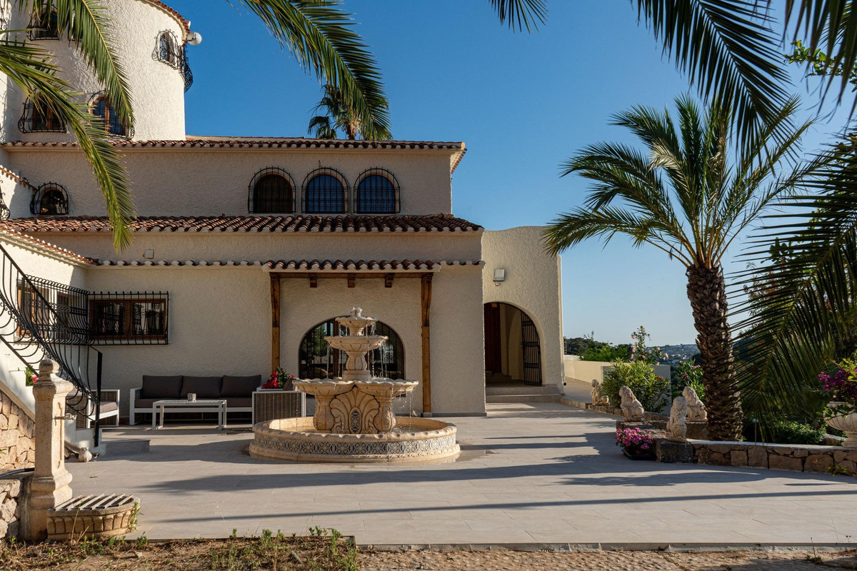 11 Bed Townhouse for sale in Altea Costa Blanca, Alicante, Spain