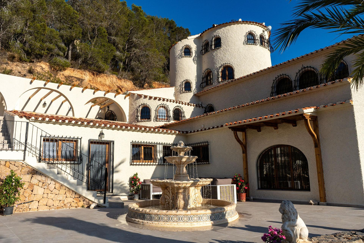 11 Bed Townhouse for sale in Altea Costa Blanca, Alicante, Spain