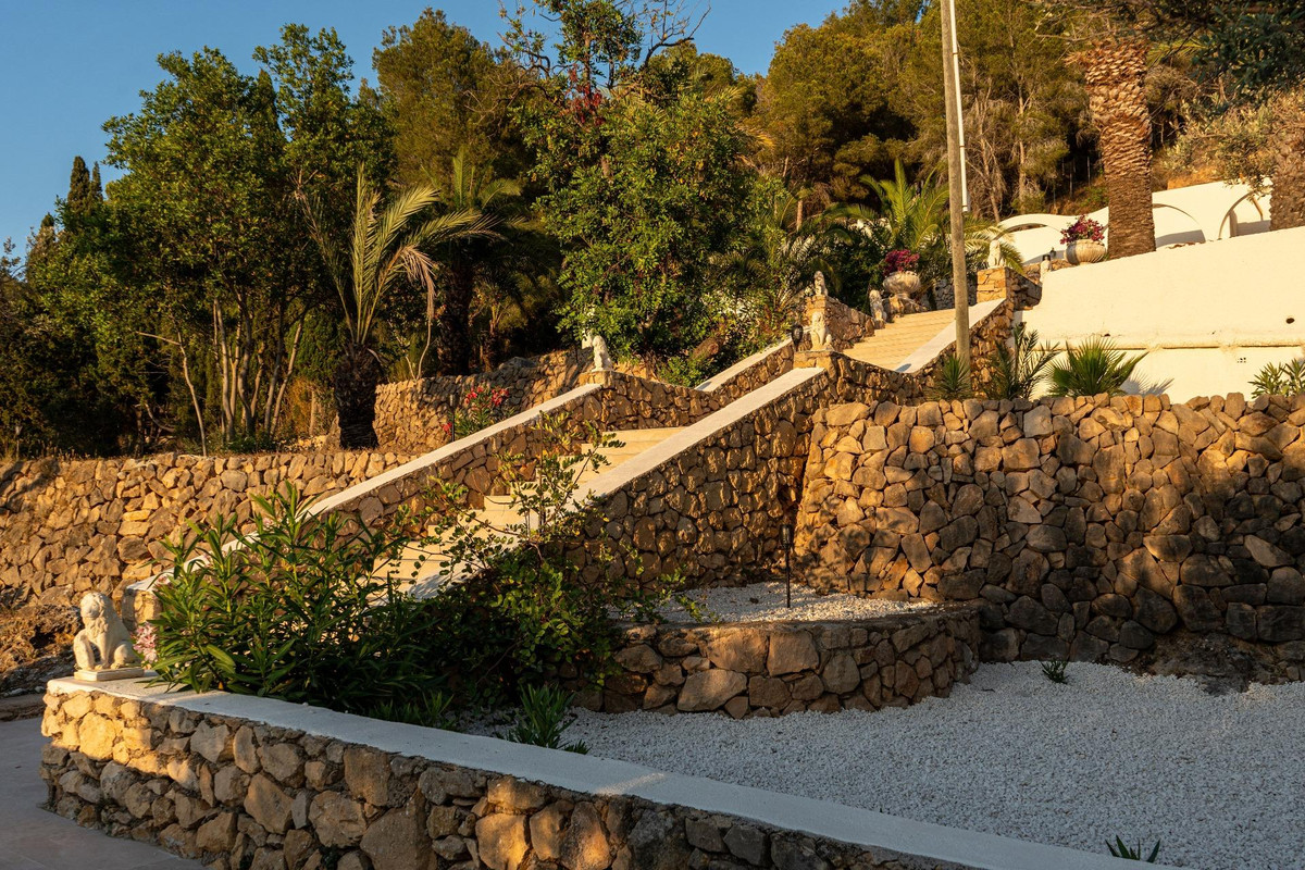 11 Bed Townhouse for sale in Altea Costa Blanca, Alicante, Spain