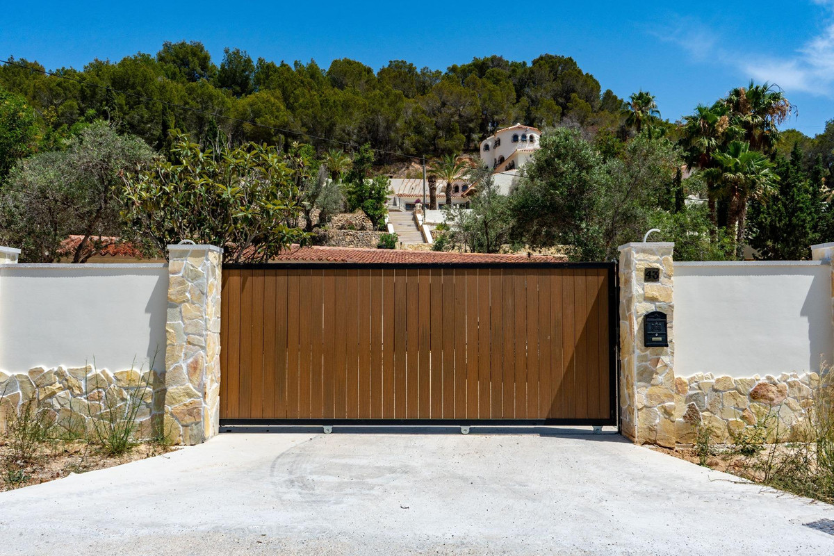11 Bed Townhouse for sale in Altea Costa Blanca, Alicante, Spain