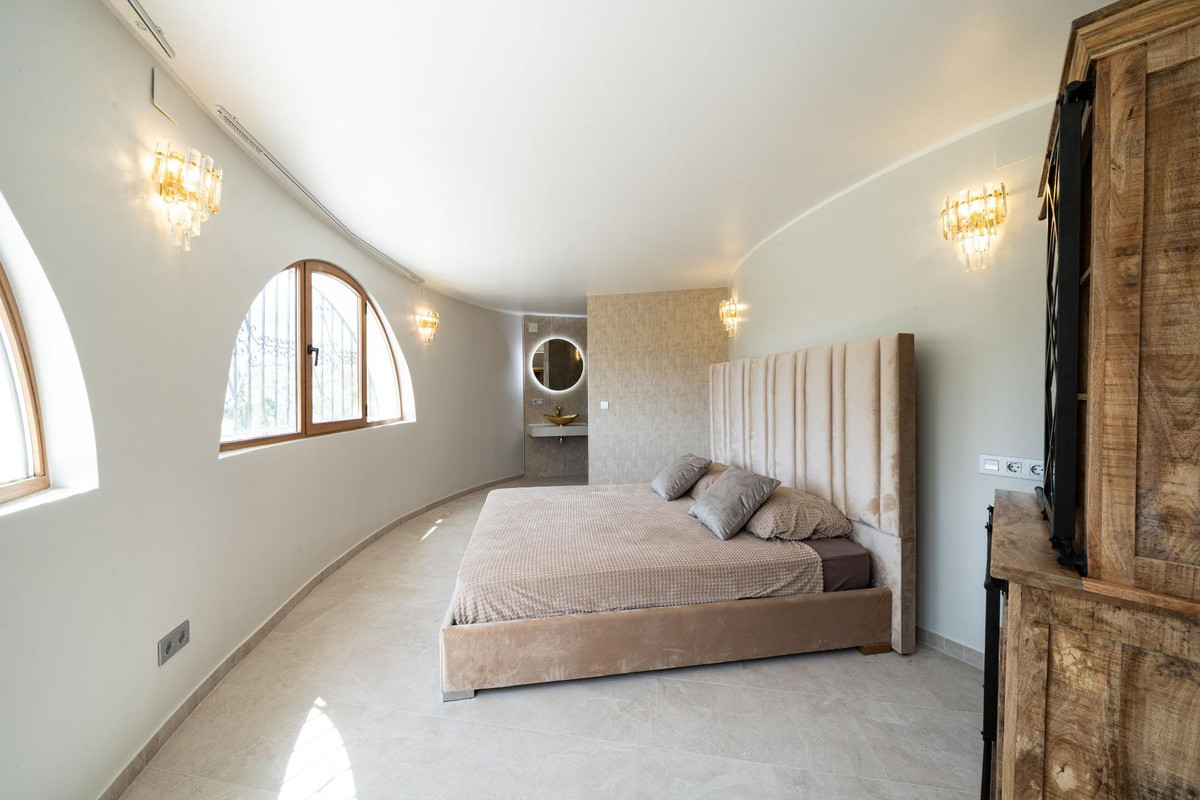11 Bed Townhouse for sale in Altea Costa Blanca, Alicante, Spain