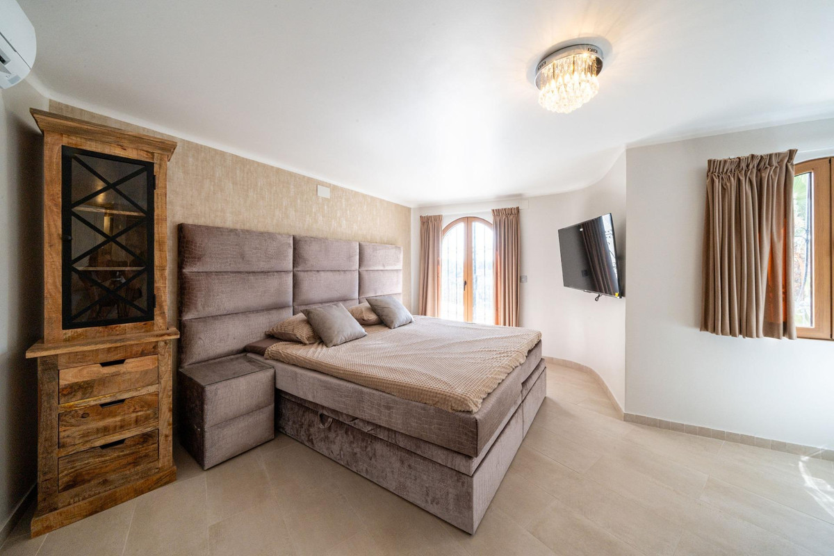 11 Bed Townhouse for sale in Altea Costa Blanca, Alicante, Spain