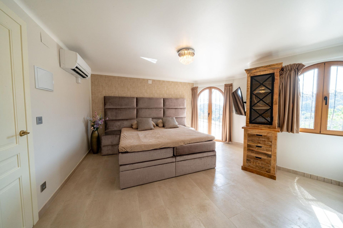 11 Bed Townhouse for sale in Altea Costa Blanca, Alicante, Spain