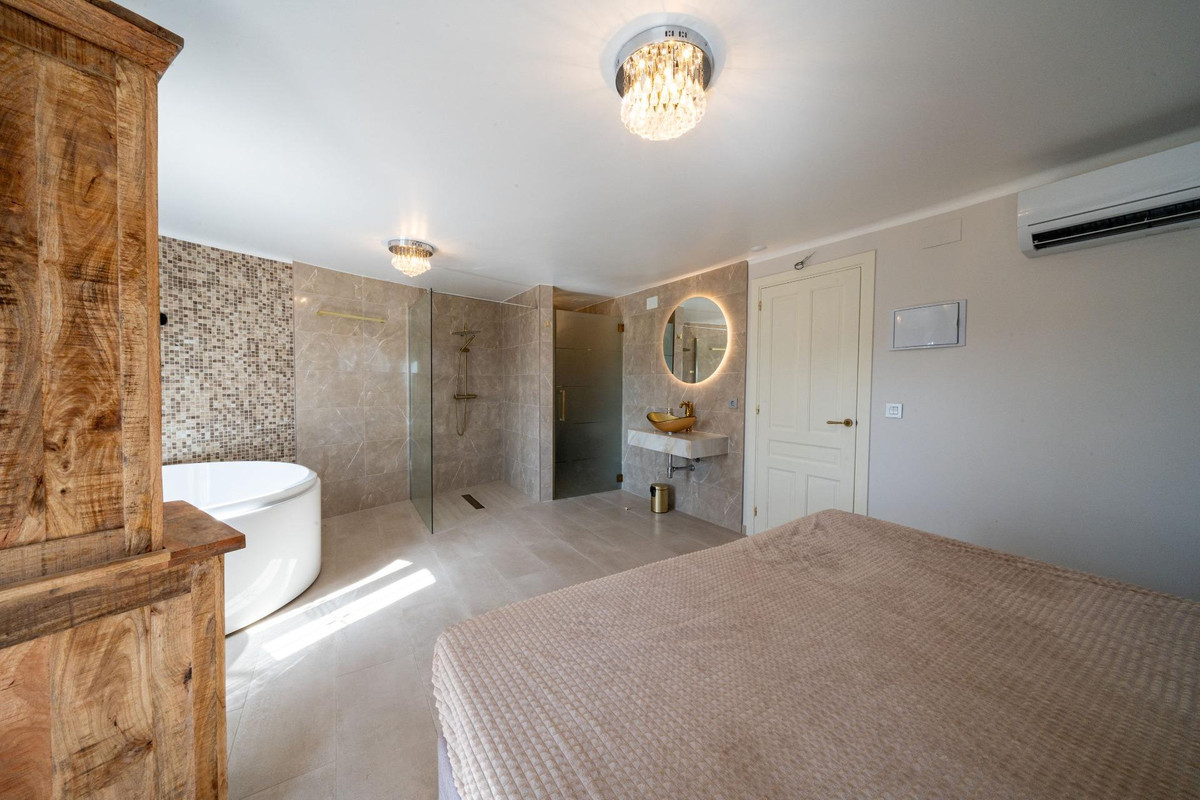 11 Bed Townhouse for sale in Altea Costa Blanca, Alicante, Spain