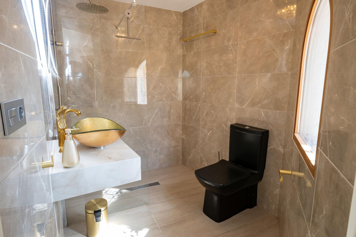 11 Bed Townhouse for sale in Altea Costa Blanca, Alicante, Spain