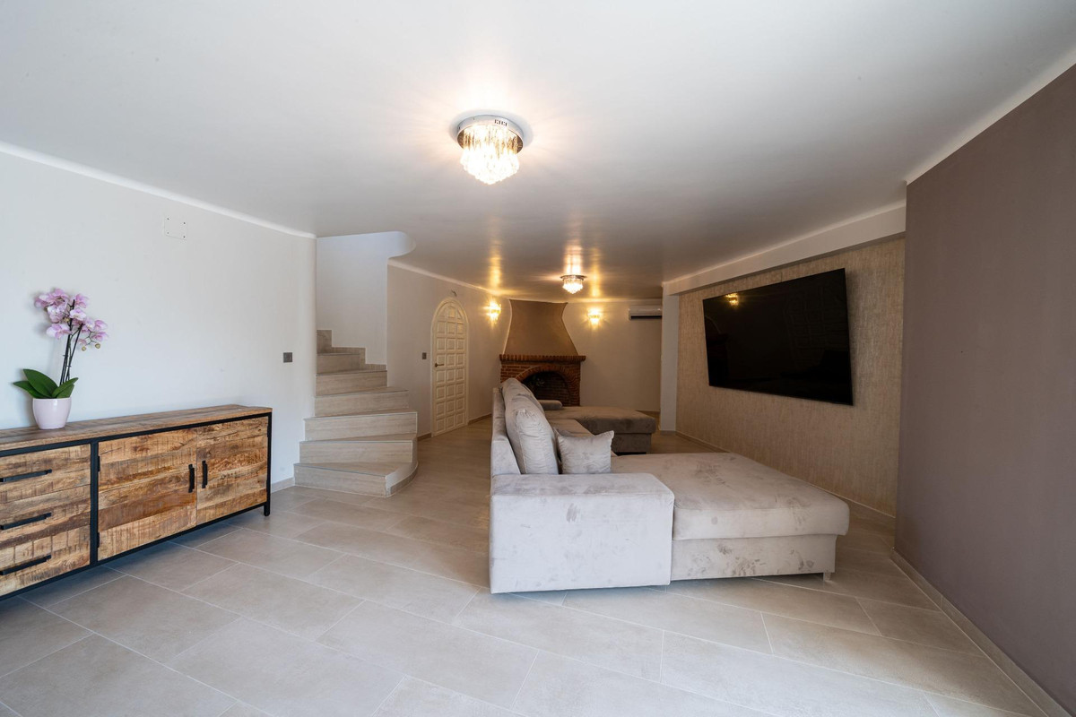 11 Bed Townhouse for sale in Altea Costa Blanca, Alicante, Spain