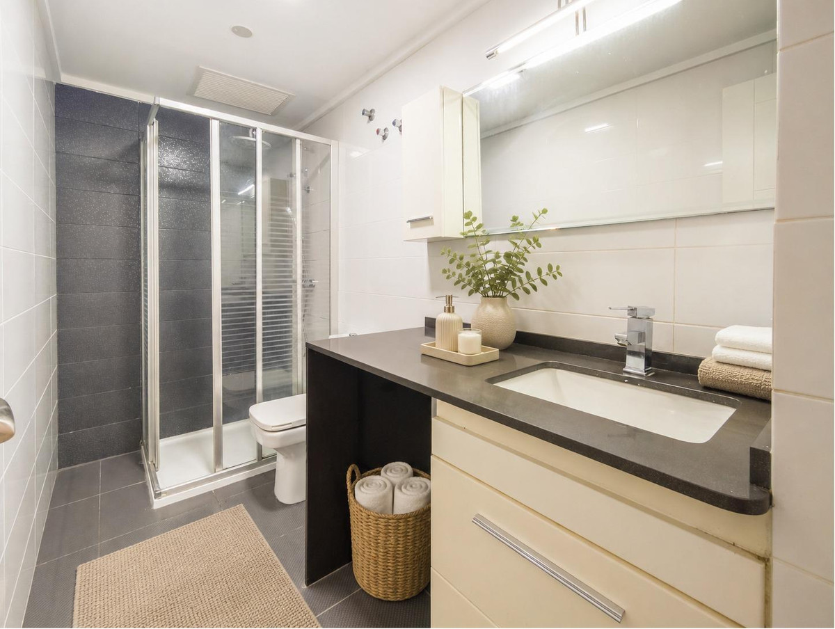 Se vende Apartamento Planta Media de 2 dormitorios en Costa Blanca, Alicante, España