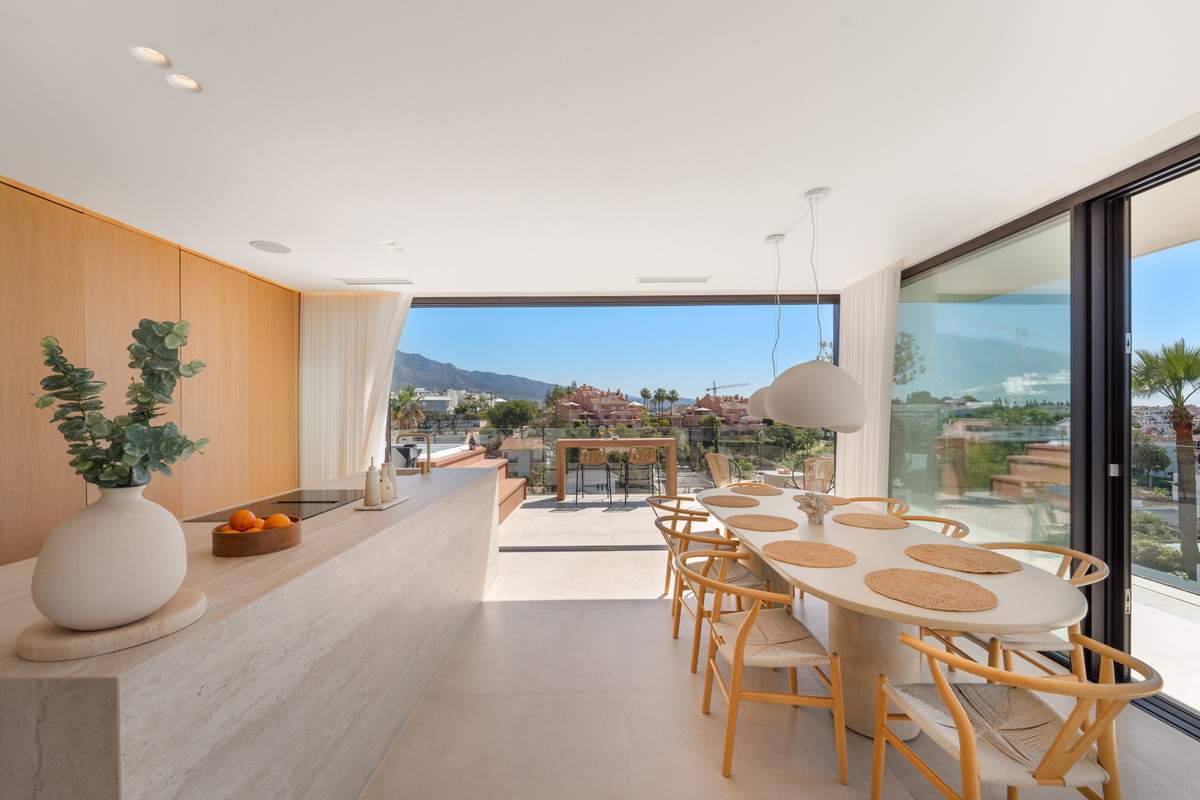 5 Bed Townhouse for sale in Nueva Andalucía Costa Del Sol, Málaga, Spain