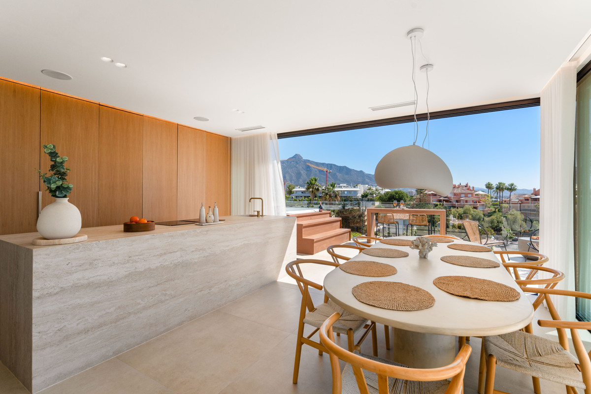 5 Bed Townhouse for sale in Nueva Andalucía Costa Del Sol, Málaga, Spain