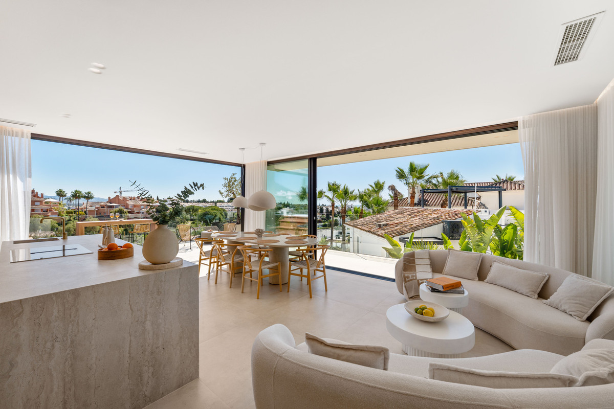 5 Bed Townhouse for sale in Nueva Andalucía Costa Del Sol, Málaga, Spain