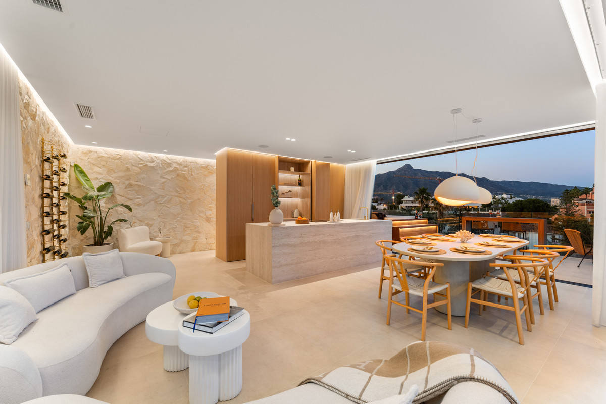 5 Bed Townhouse for sale in Nueva Andalucía Costa Del Sol, Málaga, Spain