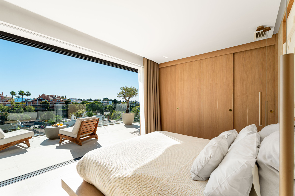 5 Bed Townhouse for sale in Nueva Andalucía Costa Del Sol, Málaga, Spain
