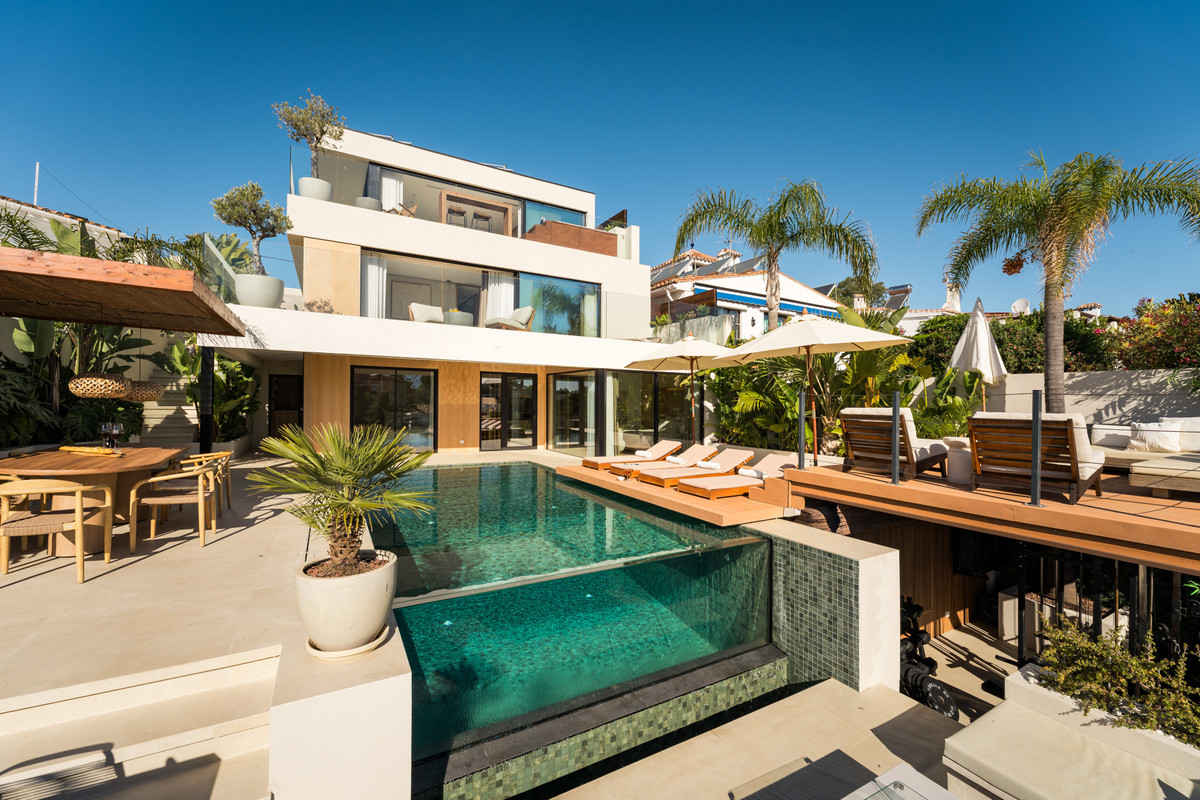 5 Bed Townhouse for sale in Nueva Andalucía Costa Del Sol, Málaga, Spain