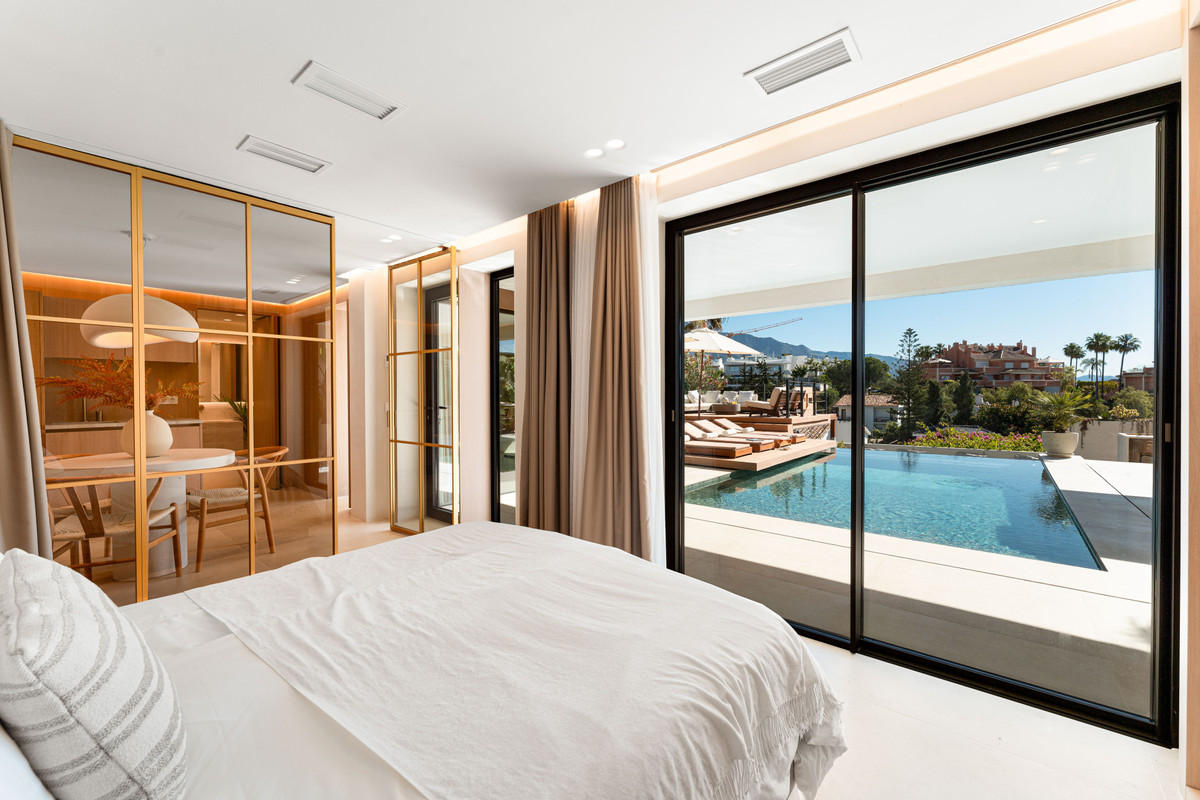 5 Bed Townhouse for sale in Nueva Andalucía Costa Del Sol, Málaga, Spain
