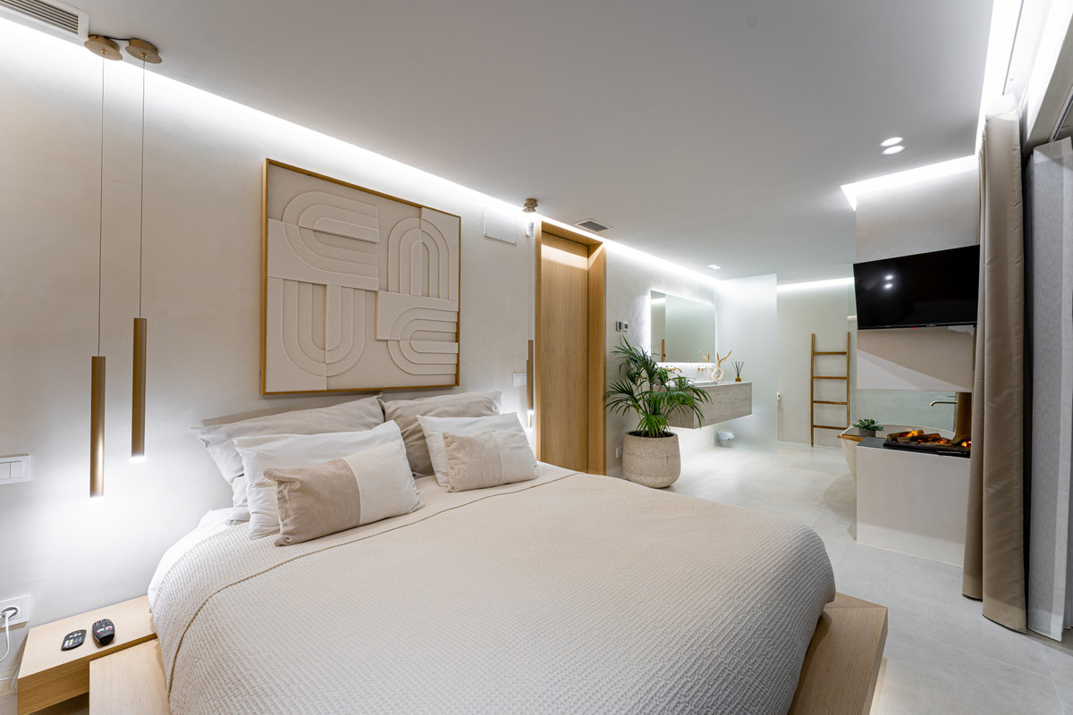 5 Bed Townhouse for sale in Nueva Andalucía Costa Del Sol, Málaga, Spain