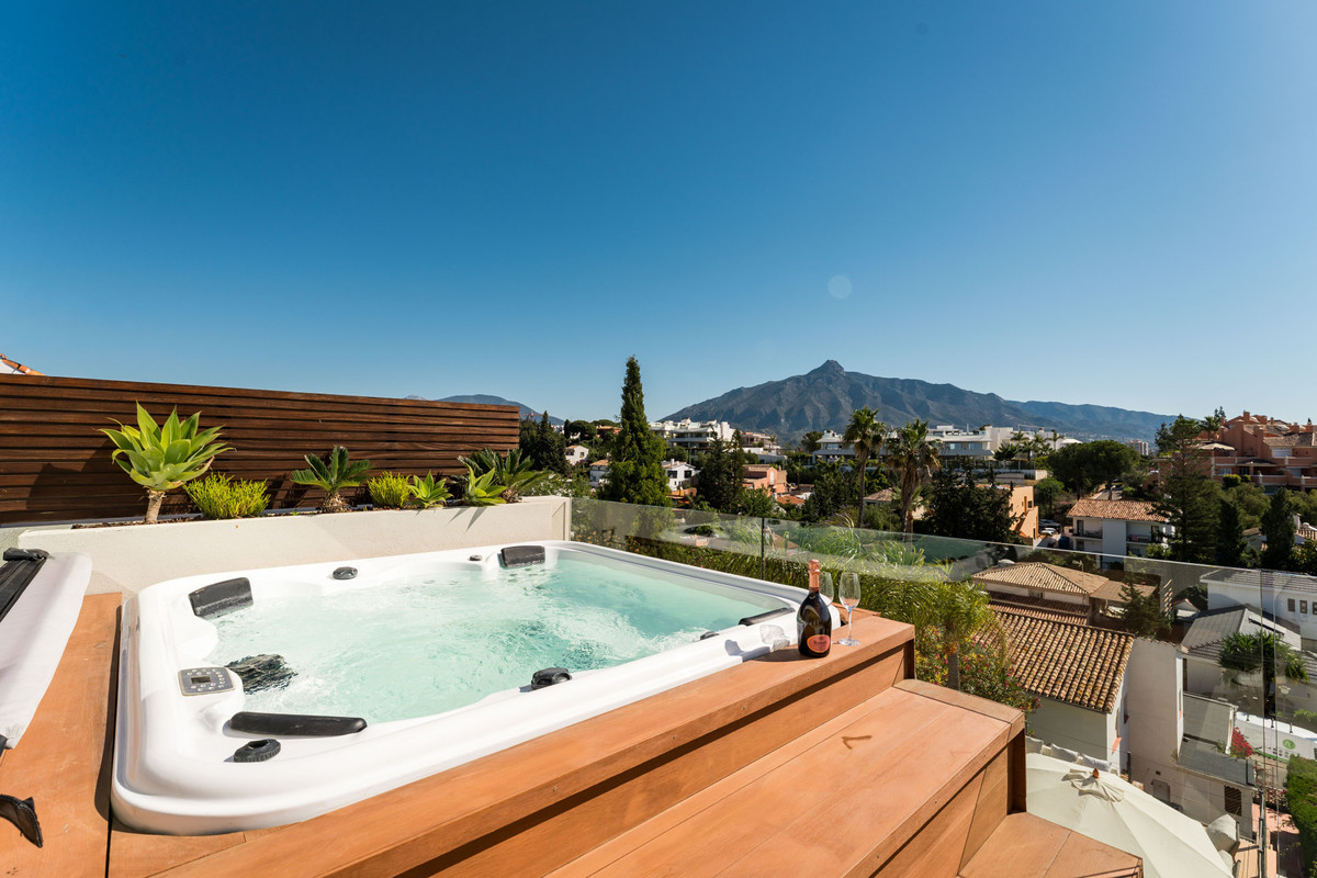 5 Bed Townhouse for sale in Nueva Andalucía Costa Del Sol, Málaga, Spain