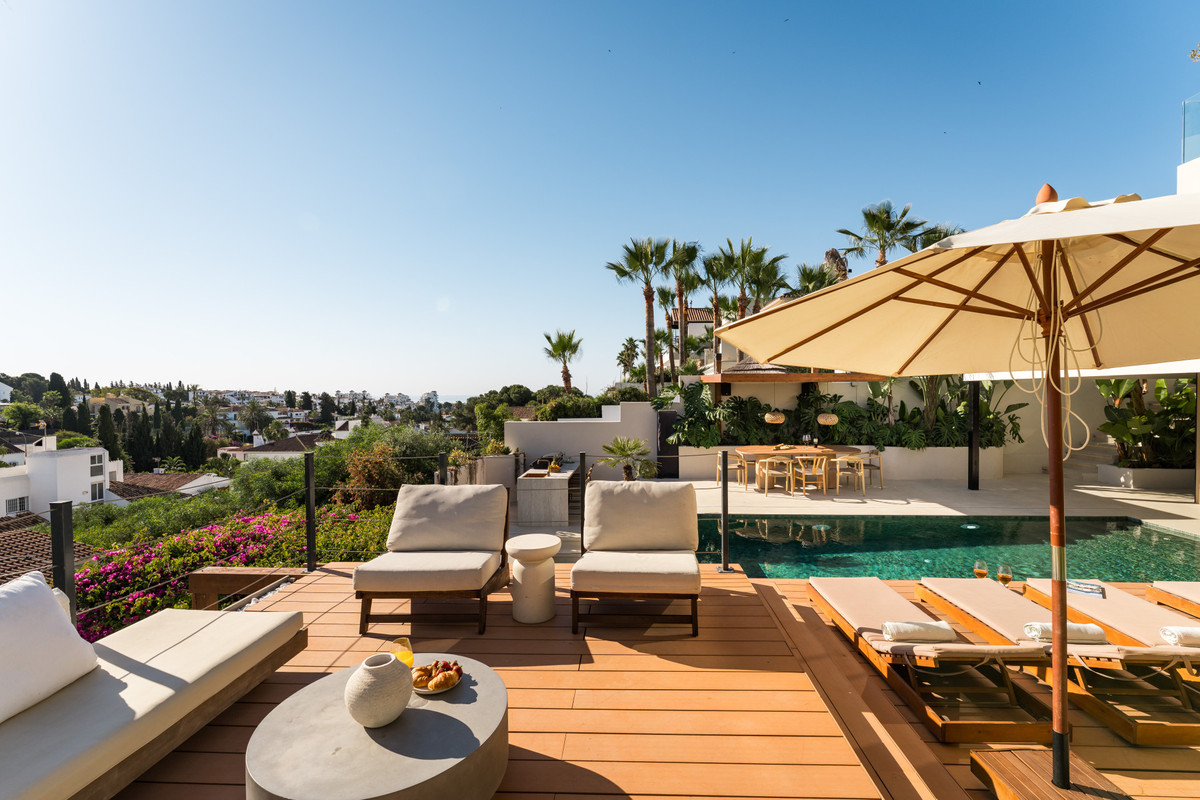 5 Bed Townhouse for sale in Nueva Andalucía Costa Del Sol, Málaga, Spain