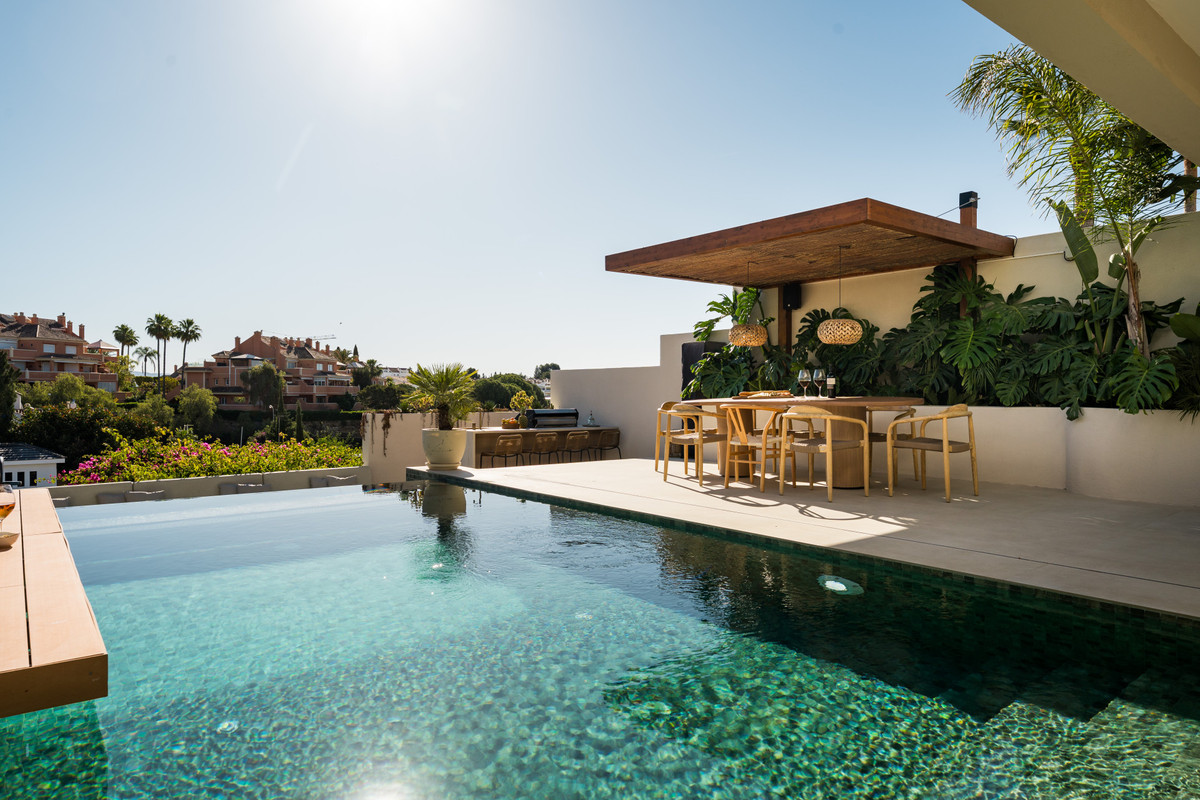 5 Bed Townhouse for sale in Nueva Andalucía Costa Del Sol, Málaga, Spain