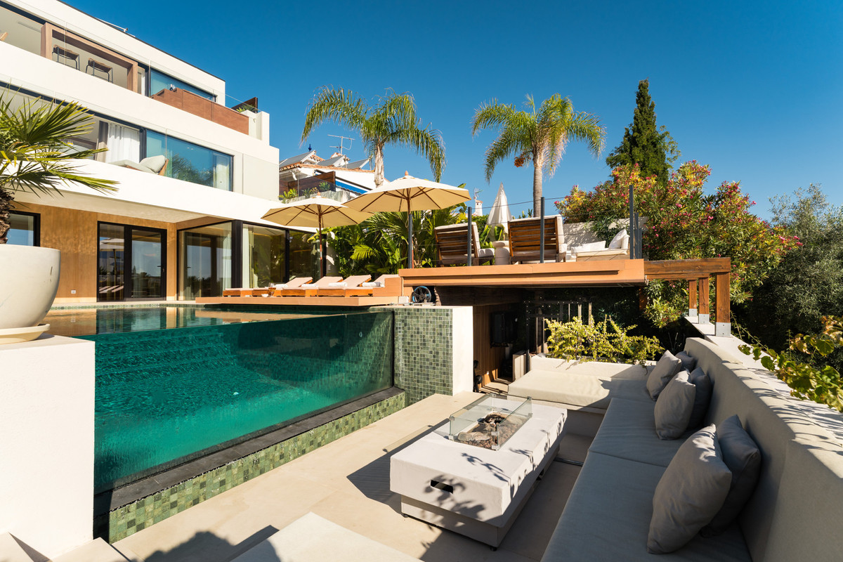 5 Bed Townhouse for sale in Nueva Andalucía Costa Del Sol, Málaga, Spain