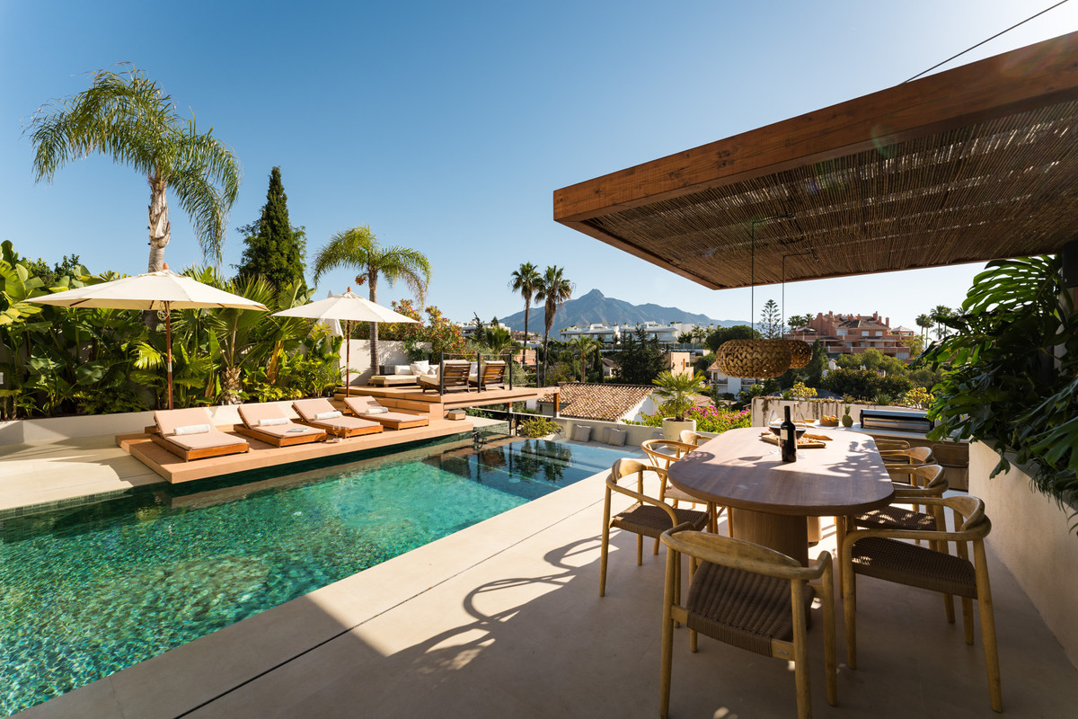 5 Bed Townhouse for sale in Nueva Andalucía Costa Del Sol, Málaga, Spain