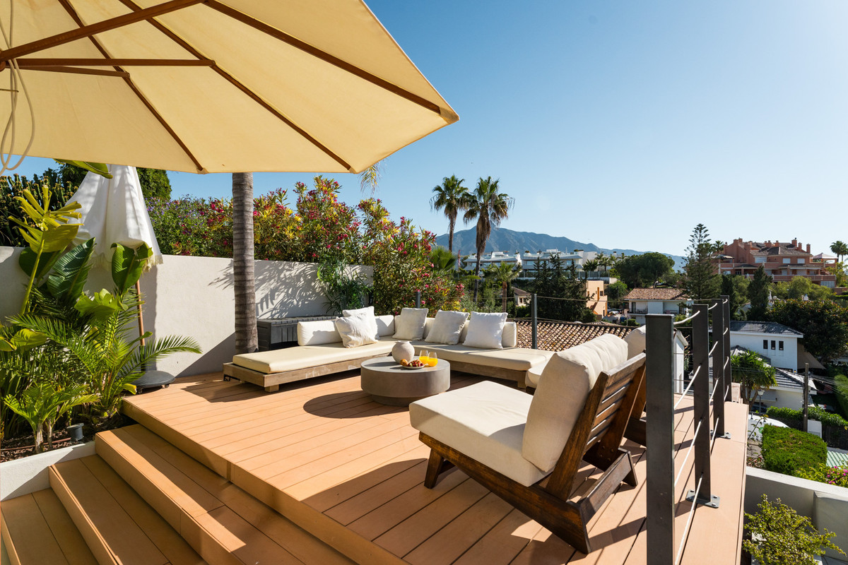 5 Bed Townhouse for sale in Nueva Andalucía Costa Del Sol, Málaga, Spain
