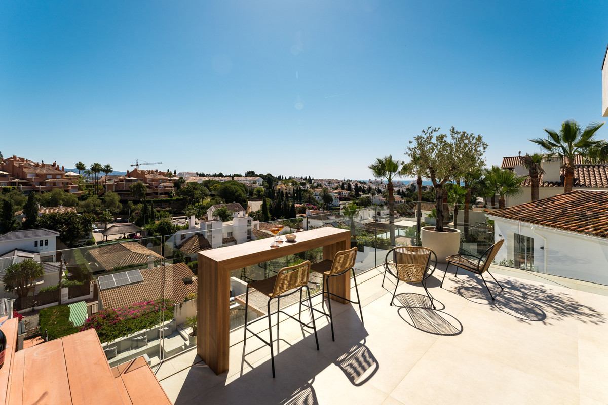 5 Bed Townhouse for sale in Nueva Andalucía Costa Del Sol, Málaga, Spain