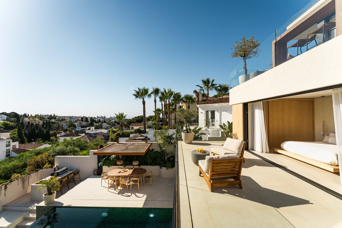 5 Bed Townhouse for sale in Nueva Andalucía Costa Del Sol, Málaga, Spain