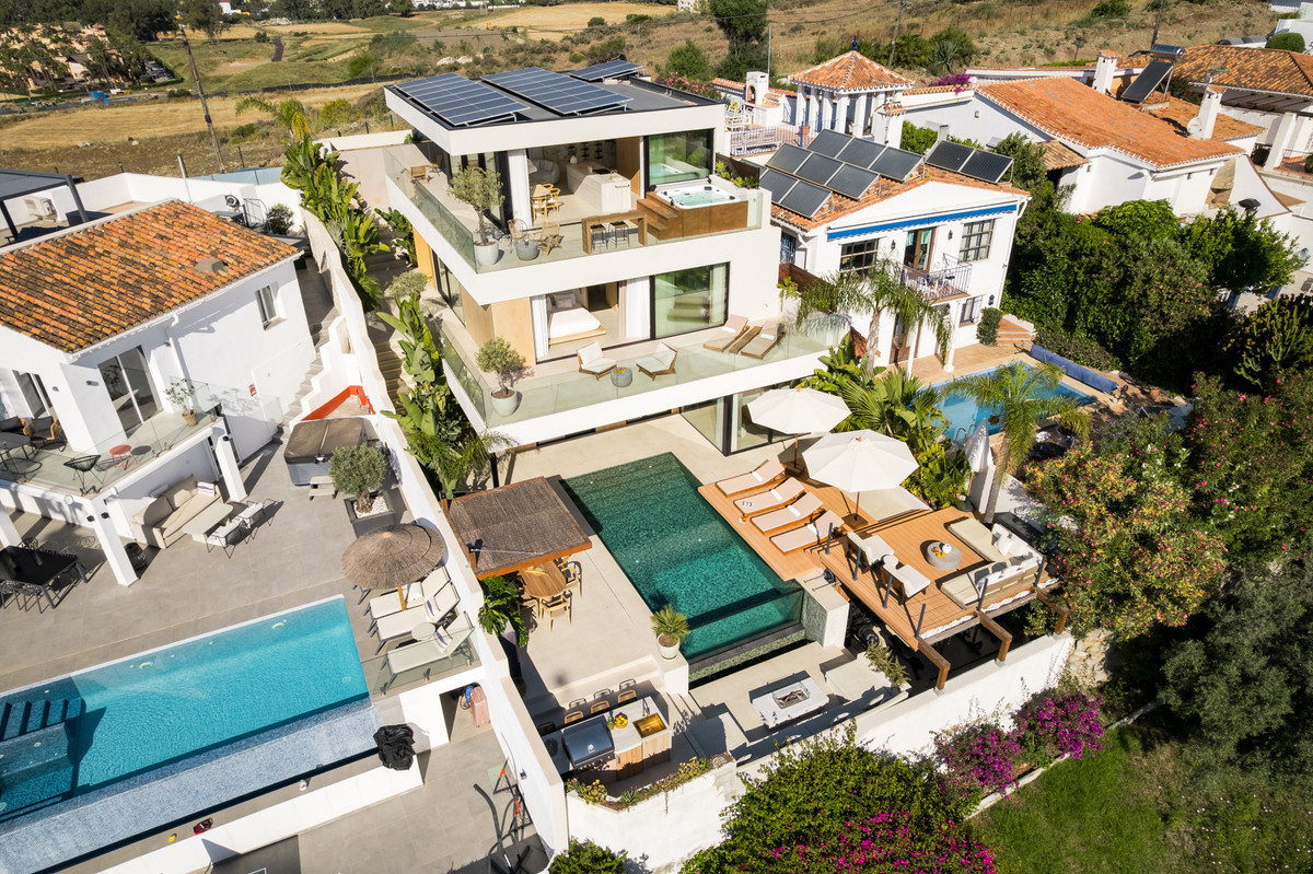5 Bed Townhouse for sale in Nueva Andalucía Costa Del Sol, Málaga, Spain