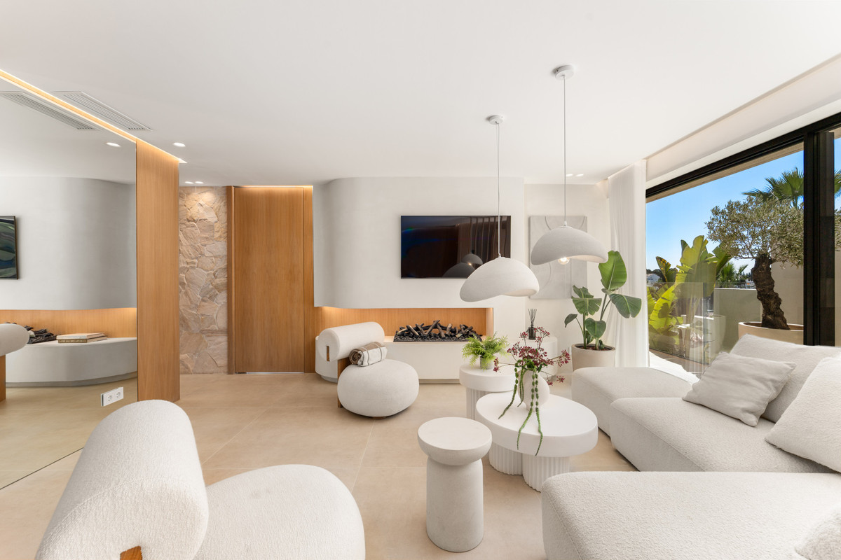5 Bed Townhouse for sale in Nueva Andalucía Costa Del Sol, Málaga, Spain