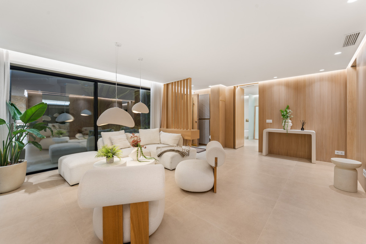 5 Bed Townhouse for sale in Nueva Andalucía Costa Del Sol, Málaga, Spain