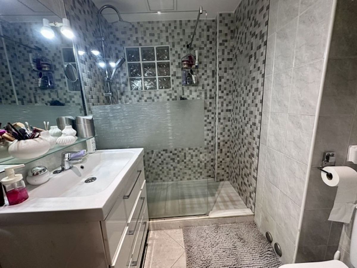 Se vende Apartamento Planta Baja de 4 dormitorios en Costa Del Sol, Málaga, España