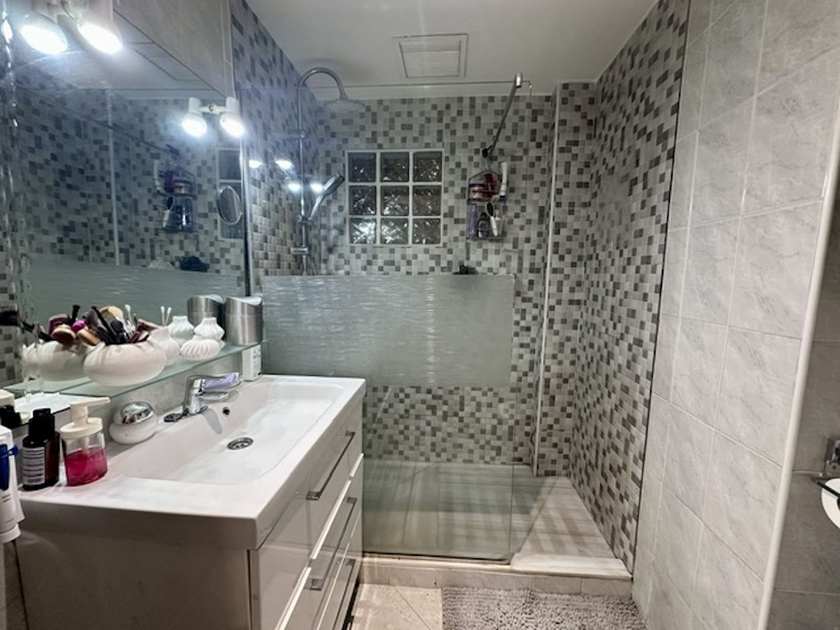 Se vende Apartamento Planta Baja de 4 dormitorios en Costa Del Sol, Málaga, España