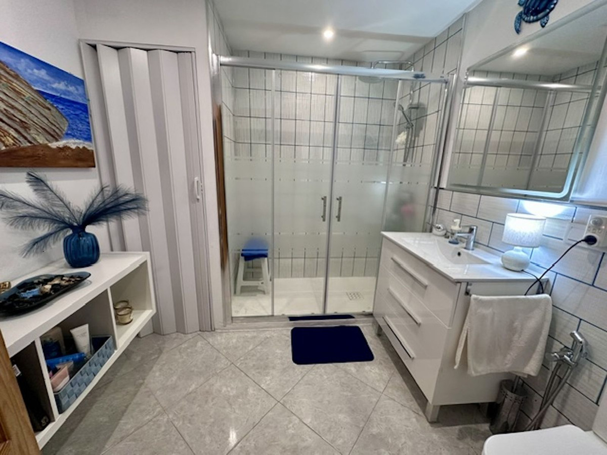 Se vende Apartamento Planta Baja de 4 dormitorios en Costa Del Sol, Málaga, España