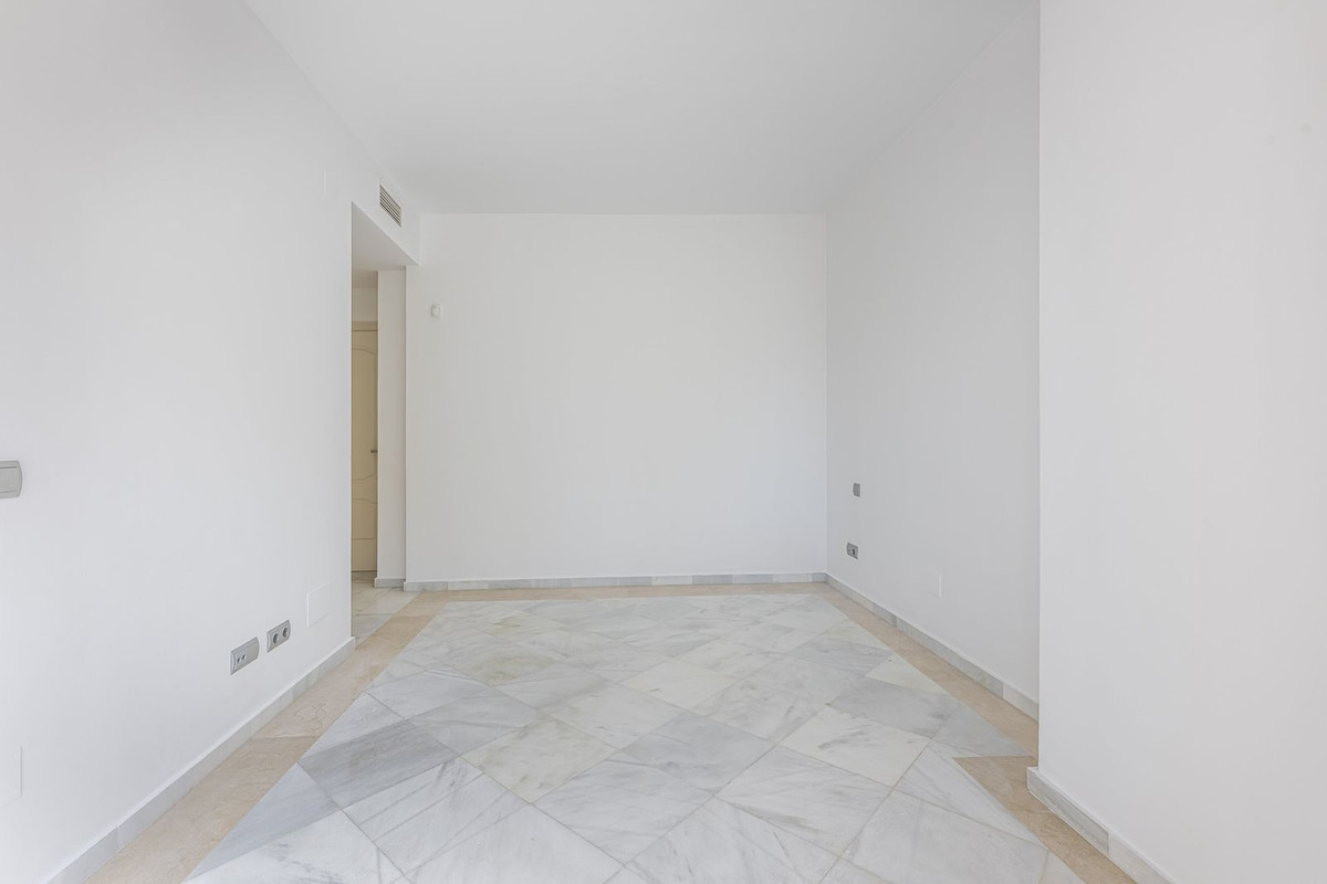 2 Bed Apartment for sale in Aloha Costa Del Sol, Málaga, Spain