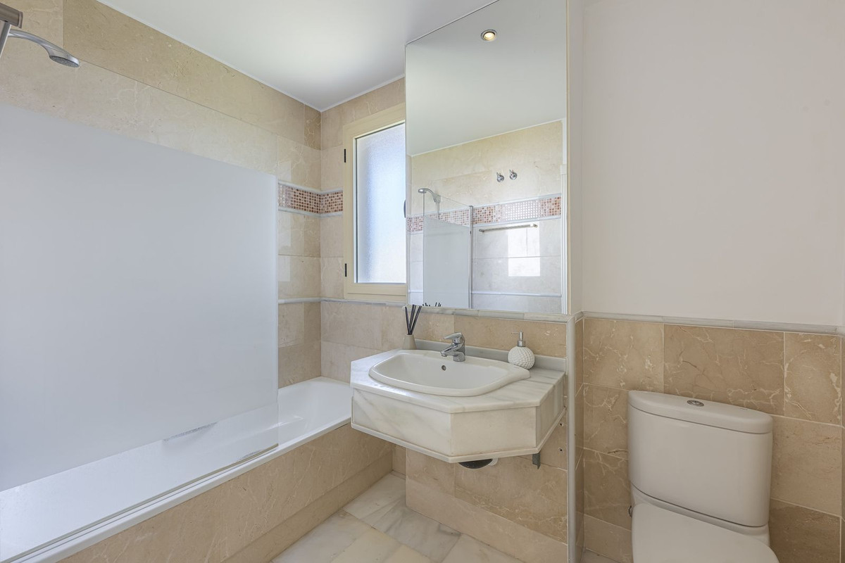 2 Bed Apartment for sale in Aloha Costa Del Sol, Málaga, Spain