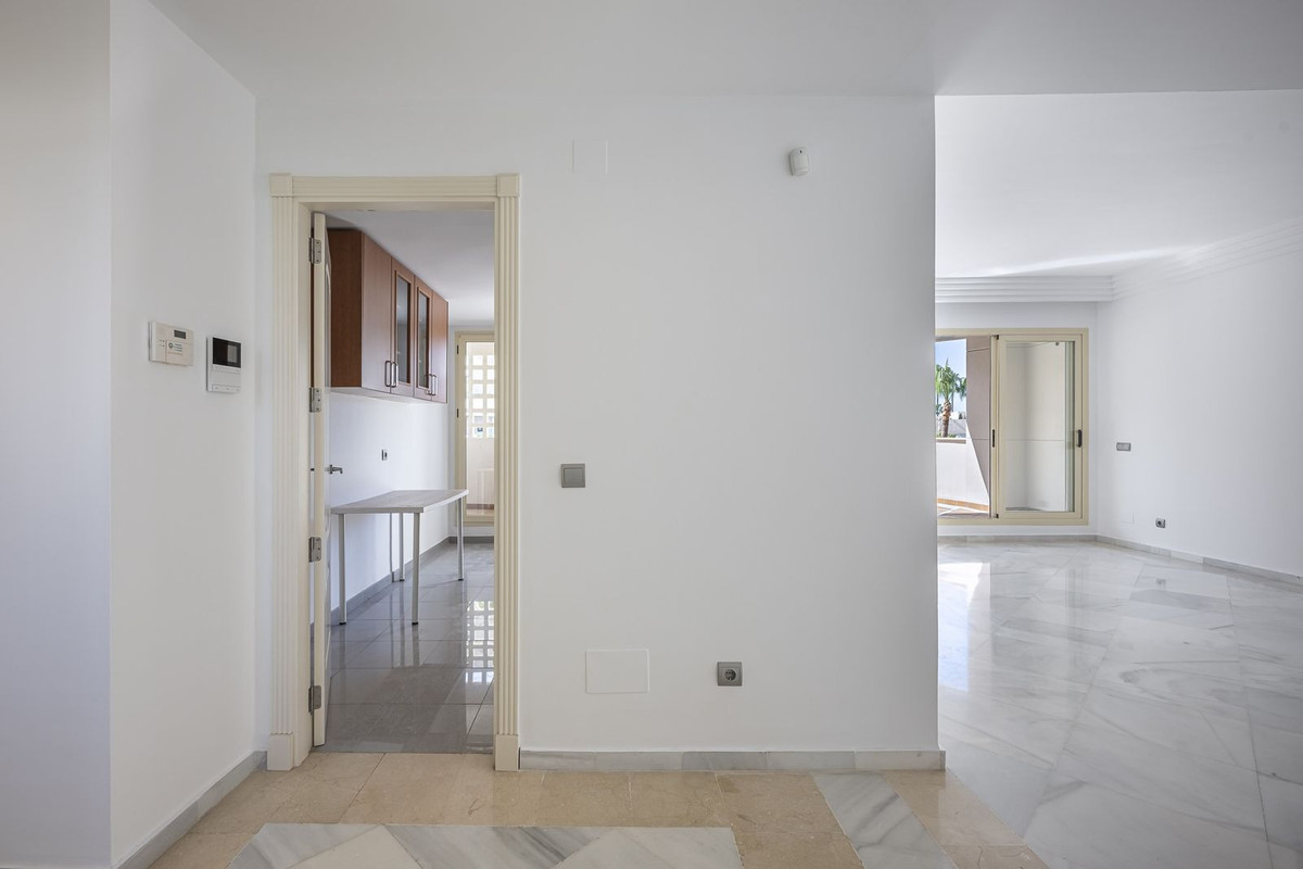 2 Bed Apartment for sale in Aloha Costa Del Sol, Málaga, Spain