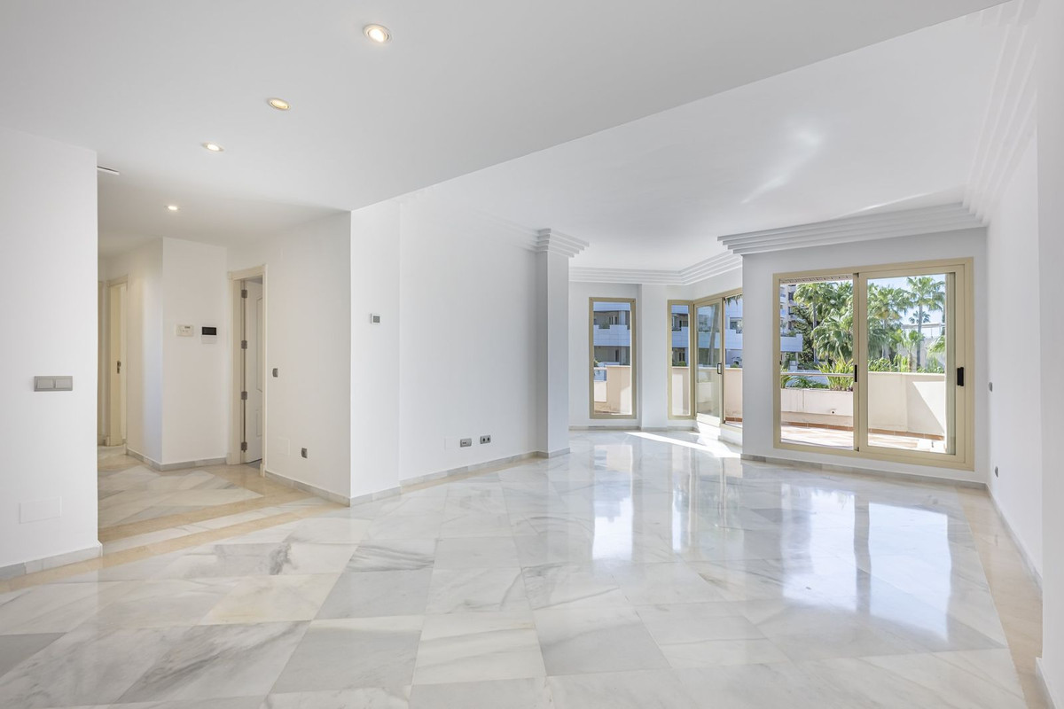 2 Bed Apartment for sale in Aloha Costa Del Sol, Málaga, Spain