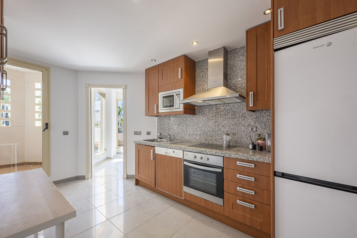 2 Bed Apartment for sale in Aloha Costa Del Sol, Málaga, Spain
