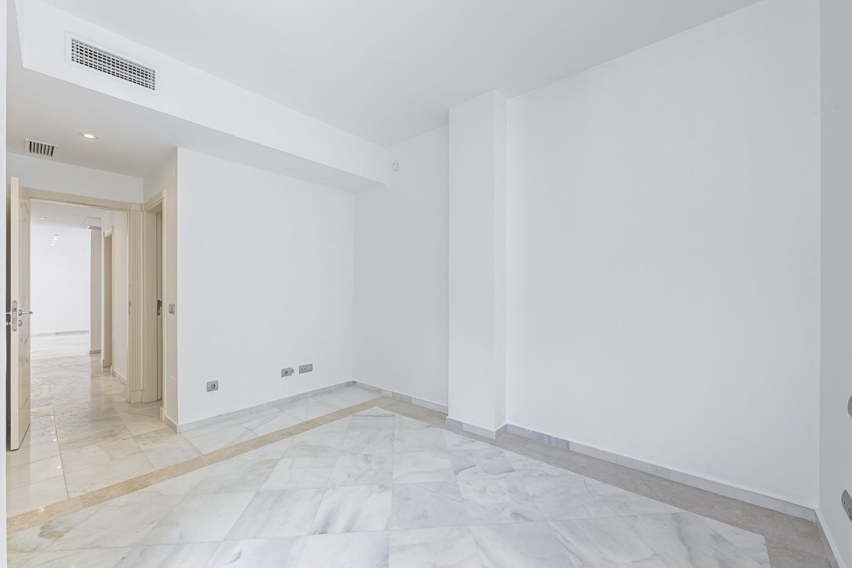 2 Bed Apartment for sale in Aloha Costa Del Sol, Málaga, Spain