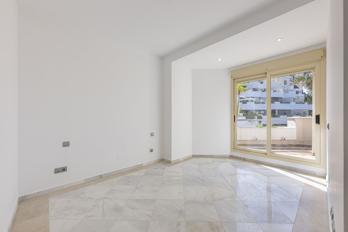 2 Bed Apartment for sale in Aloha Costa Del Sol, Málaga, Spain