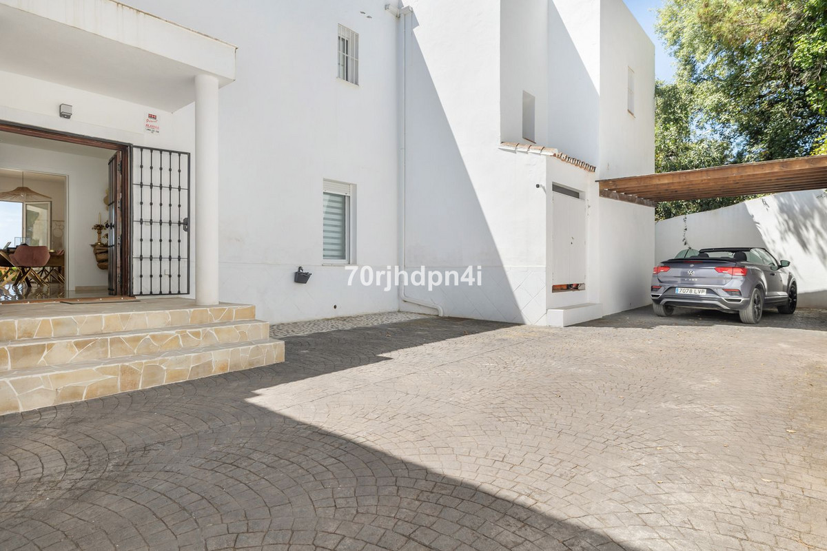 5 Bed Townhouse for sale in Estepona Costa Del Sol, Málaga, Spain