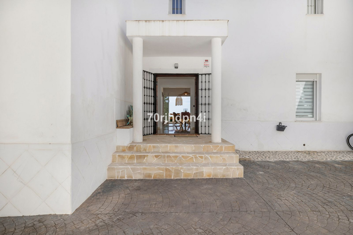 5 Bed Townhouse for sale in Estepona Costa Del Sol, Málaga, Spain