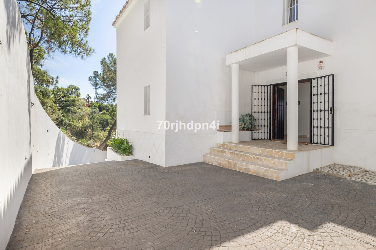 5 Bed Townhouse for sale in Estepona Costa Del Sol, Málaga, Spain