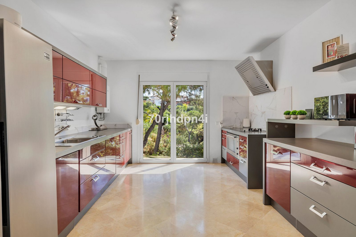 5 Bed Townhouse for sale in Estepona Costa Del Sol, Málaga, Spain