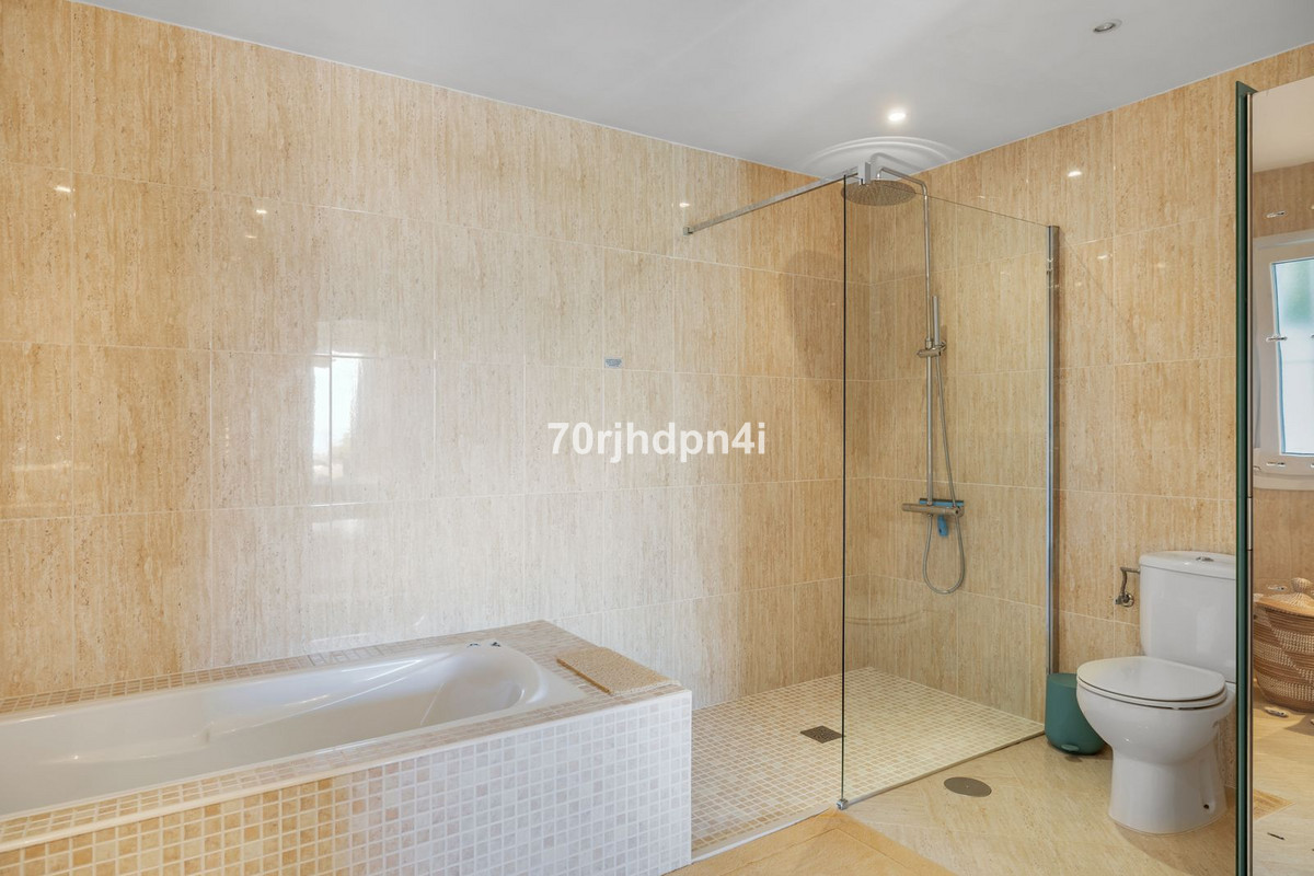 5 Bed Townhouse for sale in Estepona Costa Del Sol, Málaga, Spain