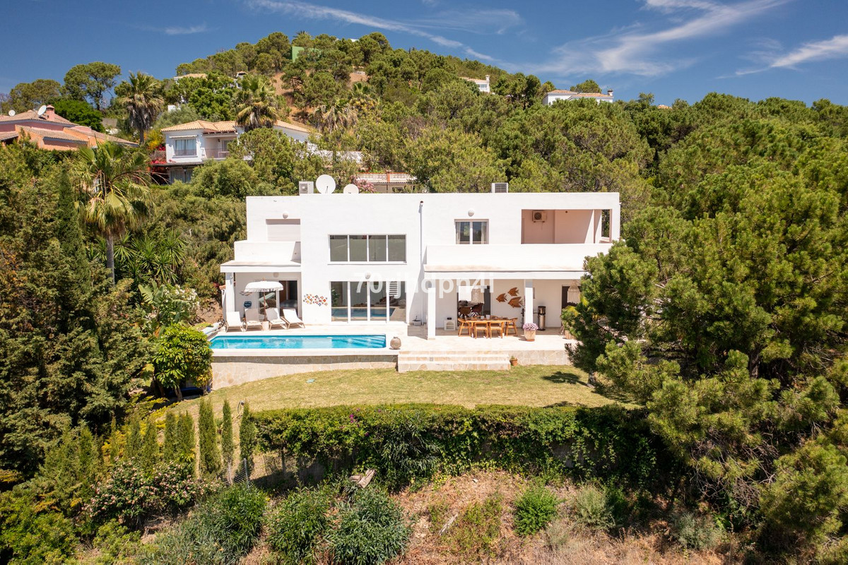 5 Bed Townhouse for sale in Estepona Costa Del Sol, Málaga, Spain