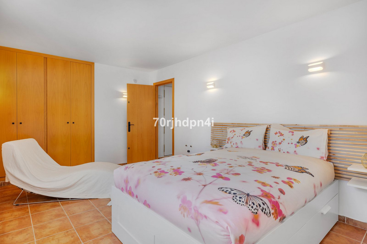 5 Bed Townhouse for sale in Estepona Costa Del Sol, Málaga, Spain