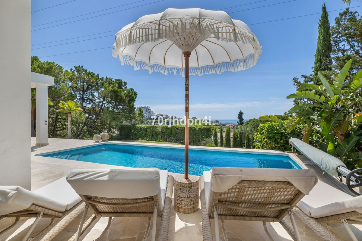 5 Bed Townhouse for sale in Estepona Costa Del Sol, Málaga, Spain