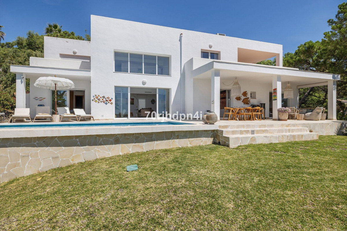 5 Bed Townhouse for sale in Estepona Costa Del Sol, Málaga, Spain